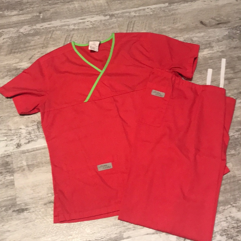 Women’s medium Urbane scrub set